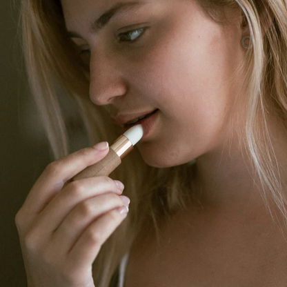 Ama Lurra vitamin e lipstick