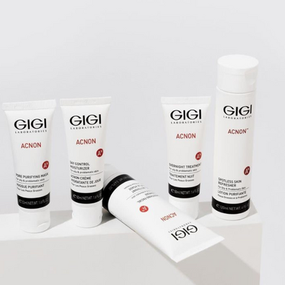 קרם לחות לפנים לעור הסובל מפצעונים 'דיי קונטרול מויסטוריזר' מסדרת אקנון 50 מ"ל - ג'יג'י