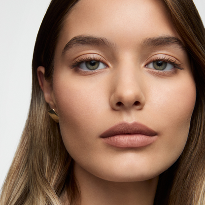 עיפרון שפתיים עמיד ופיגמנטי בעל מרקם קרמי ורך - אינגלוט