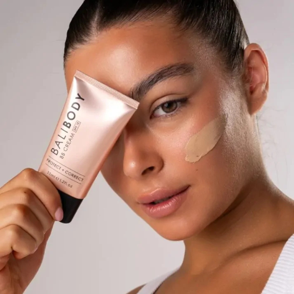דמי מייקאפ BB Cream SPF15 המעניק גוון אחיד וזוהר לעור הפנים 35 מ"ל - באלי בודי
