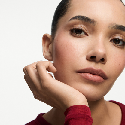 עיפרון שפתיים עמיד ופיגמנטי בעל מרקם קרמי ורך - אינגלוט