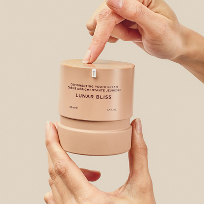 קרם 'LUNAR BLISS' להבהרת פיגמנטציה והצערת עור הפנים 50 מ"ל - אייקוניקס