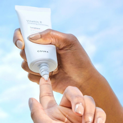 קרם הגנה ויטמין E בעל SPF50+ שאינו משאיר סימנים לבנים על עור הפנים 50 מ"ל - COSRX
