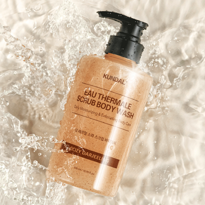 ג'ל רחצה פילינג מועשר במים טרמליים בניחוח 'קוזי דרג'ילינג' לניקוי הגוף 500 מ"ל - KUNDAL