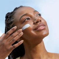 קרם הגנה ויטמין E בעל SPF50+ שאינו משאיר סימנים לבנים על עור הפנים 50 מ"ל - COSRX