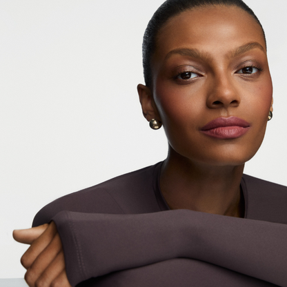 עיפרון שפתיים עמיד ופיגמנטי בעל מרקם קרמי ורך - אינגלוט